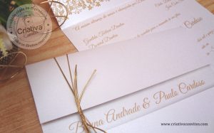 Convite de casamento personalizado cordão dourado